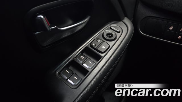 Kia Carens 1.7 VGT Prestige 2014 — фото 17