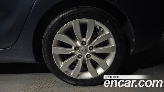 Kia Carens 1.7 VGT Prestige 2014 — фото 21