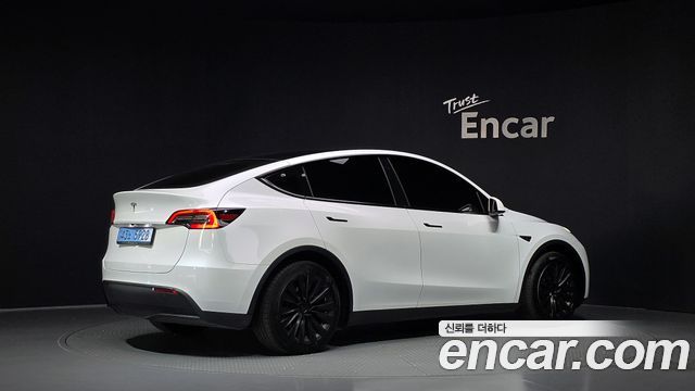 Tesla Model Y RWD 2024 — фото 2