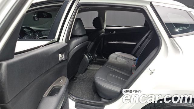 Kia K5 (II) 2.0 Prestige 2020 — фото 11