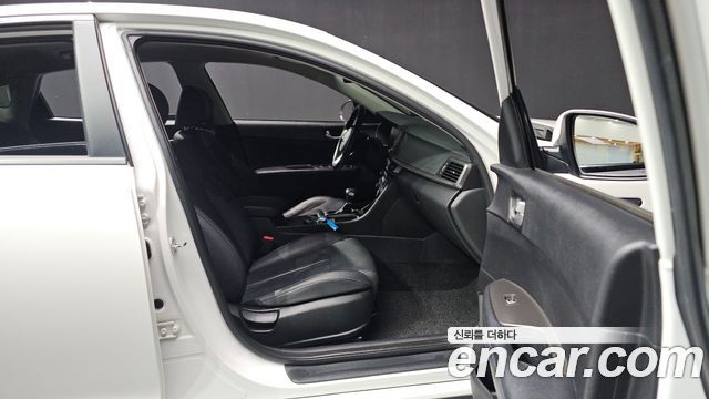 Kia K5 (II) 2.0 Prestige 2020 — фото 20