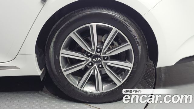 Kia K5 (II) 2.0 Prestige 2020 — фото 21