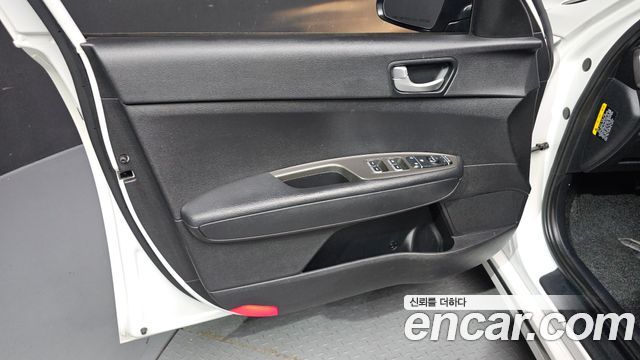 Kia K5 (II) 2.0 Prestige 2020 — фото 24