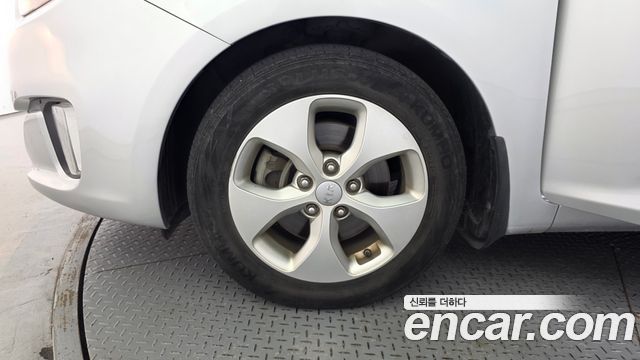Kia Carens 2.0 LPi Luxury 2015 — фото 5