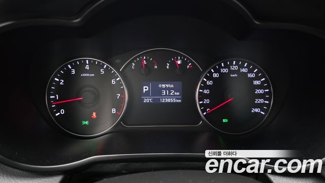 Kia Carens 2.0 LPi Luxury 2015 — фото 8
