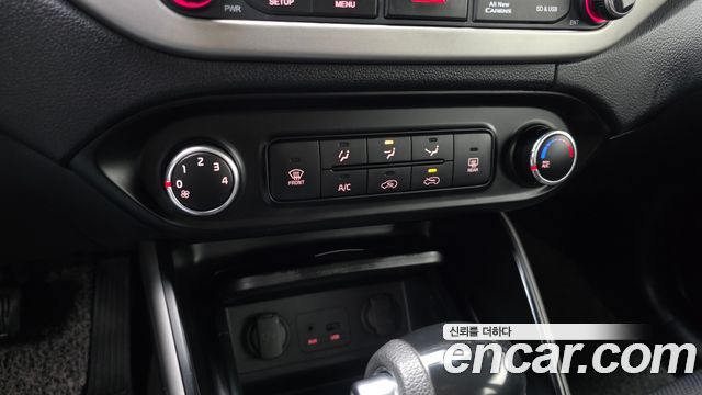 Kia Carens 2.0 LPi Luxury 2015 — фото 17