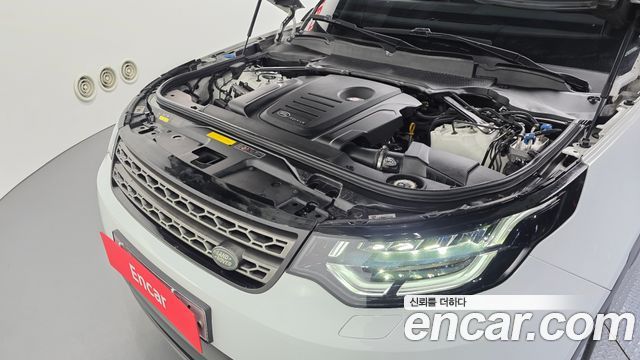 Land Rover Discovery 5 2.0 SD4 SE 2018 — фото 6