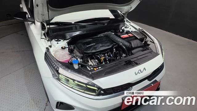 Kia K3 (II) 1.6 Turbo GT 5Door Signature 2022 — фото 6