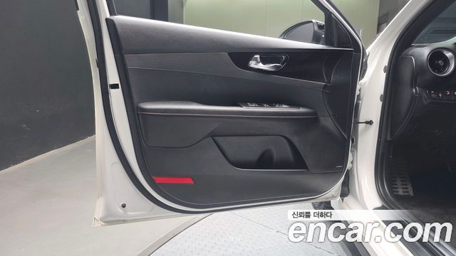 Kia K3 (II) 1.6 Turbo GT 5Door Signature 2022 — фото 24