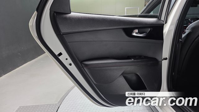 Kia K3 (II) 1.6 Turbo GT 5Door Signature 2022 — фото 25