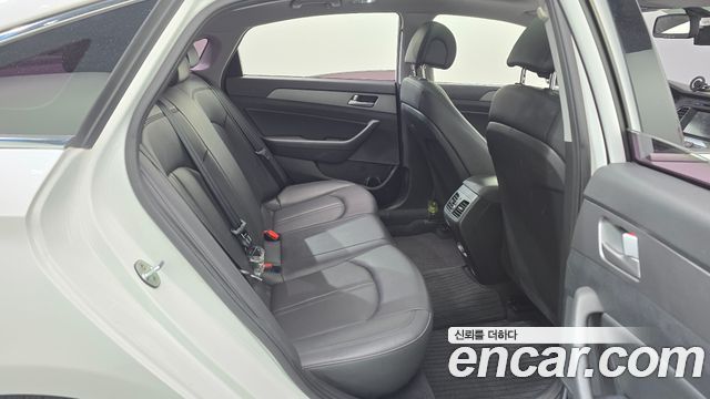 Hyundai Sonata (LF) 2.0 Style Special 2016 — фото 11