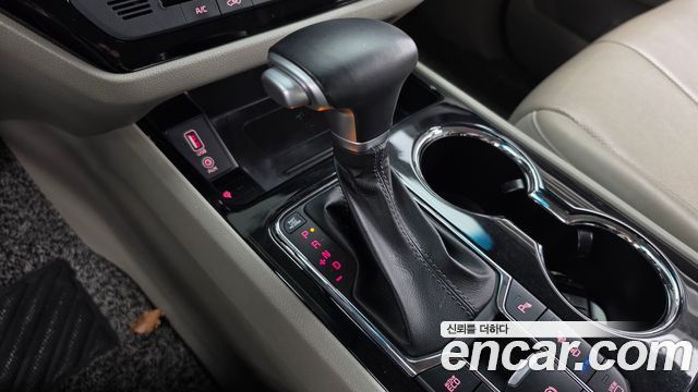 Kia Carnival 9-Seater Noblesse Special 2020 — фото 9