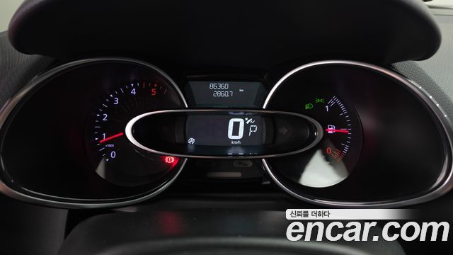 Renault Korea Clio Intens 2018 — фото 8
