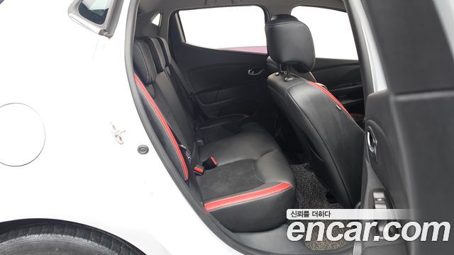Renault Korea Clio Intens 2018 — фото 11