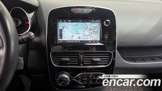 Renault Korea Clio Intens 2018 — фото 12
