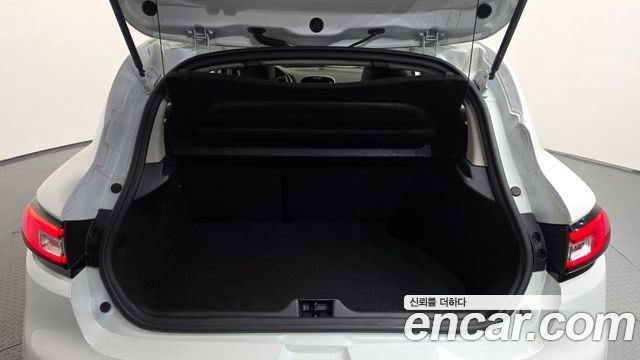 Renault Korea Clio Intens 2018 — фото 15