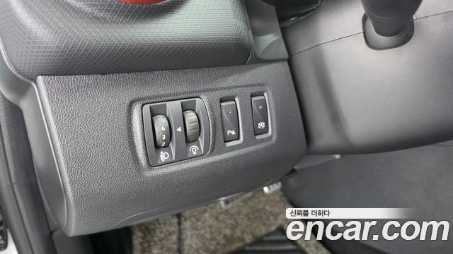 Renault Korea Clio Intens 2018 — фото 19