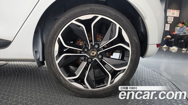 Renault Korea Clio Intens 2018 — фото 21