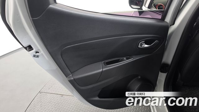 Renault Korea Clio Intens 2018 — фото 25
