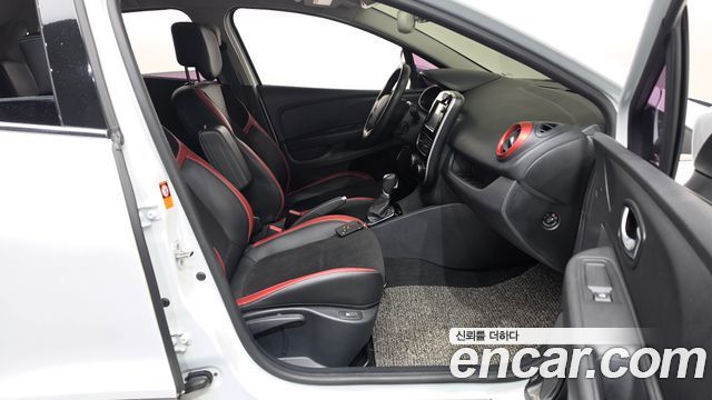 Renault Korea Clio Intens 2018 — фото 26