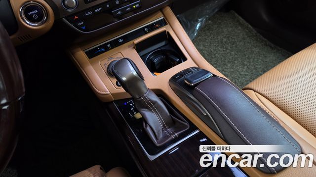Lexus ES300h Supreme XV60 2017 — фото 9