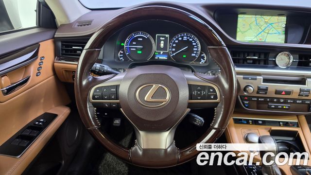 Lexus ES300h Supreme XV60 2017 — фото 14