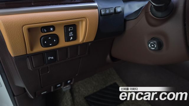 Lexus ES300h Supreme XV60 2017 — фото 20