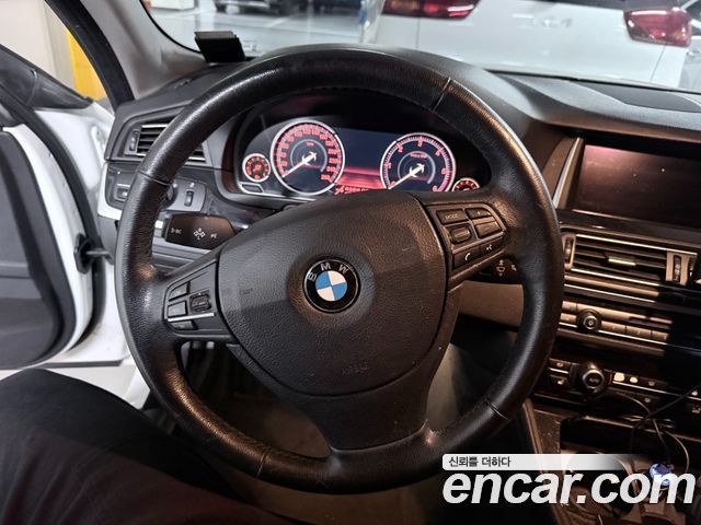 BMW 5 Series (F10) 520d 2015 — фото 8