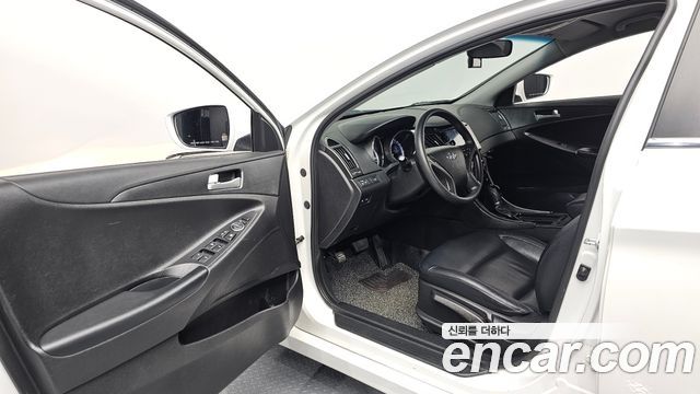 Hyundai Sonata The Brilliant LPI Style 2013 — фото 10