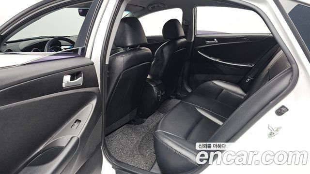 Hyundai Sonata The Brilliant LPI Style 2013 — фото 12
