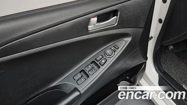 Hyundai Sonata The Brilliant LPI Style 2013 — фото 18