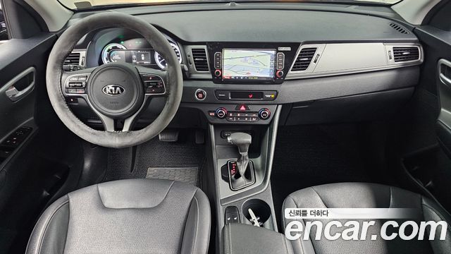 Kia Niro Luxury 2018 — фото 7