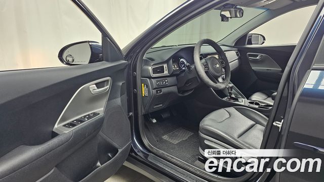 Kia Niro Luxury 2018 — фото 10