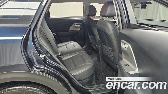 Kia Niro Luxury 2018 — фото 11