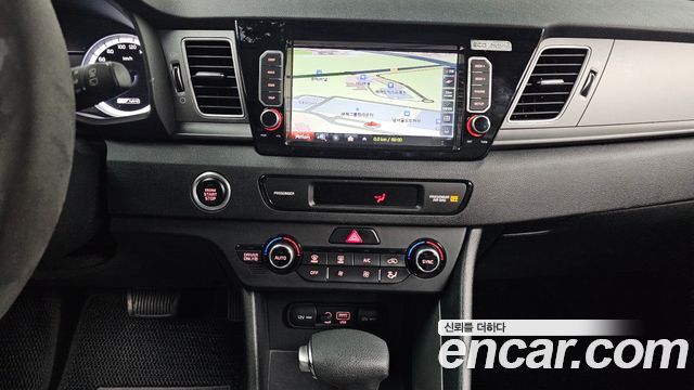 Kia Niro Luxury 2018 — фото 13