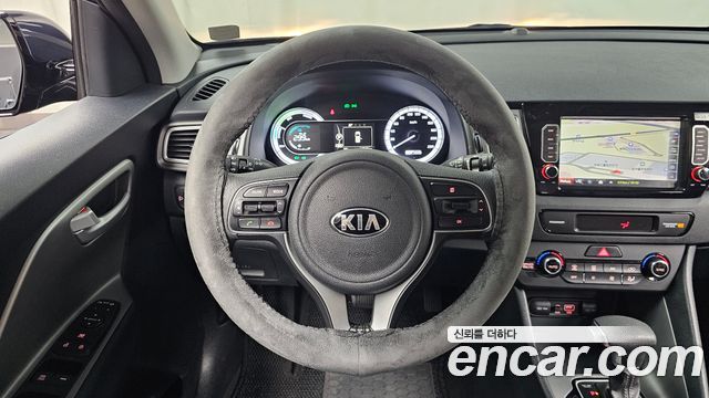Kia Niro Luxury 2018 — фото 14