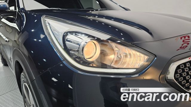Kia Niro Luxury 2018 — фото 22