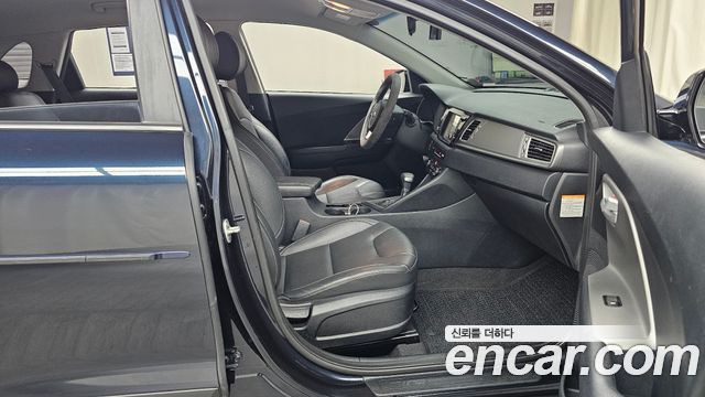 Kia Niro Luxury 2018 — фото 26