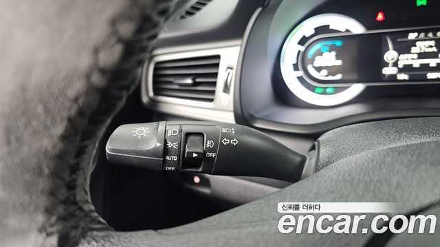 Kia Niro Luxury 2018 — фото 28