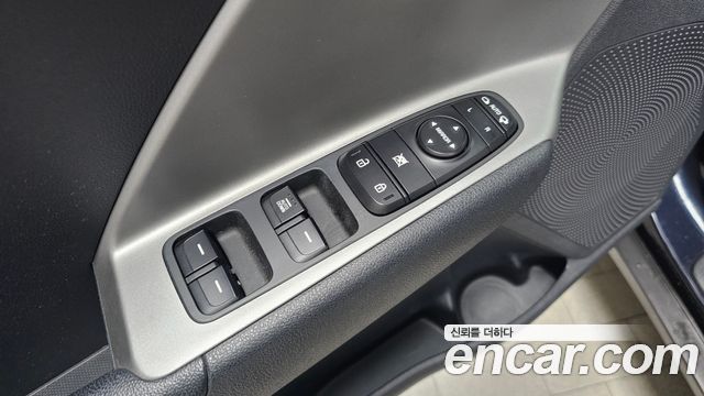 Kia Niro Luxury 2018 — фото 29