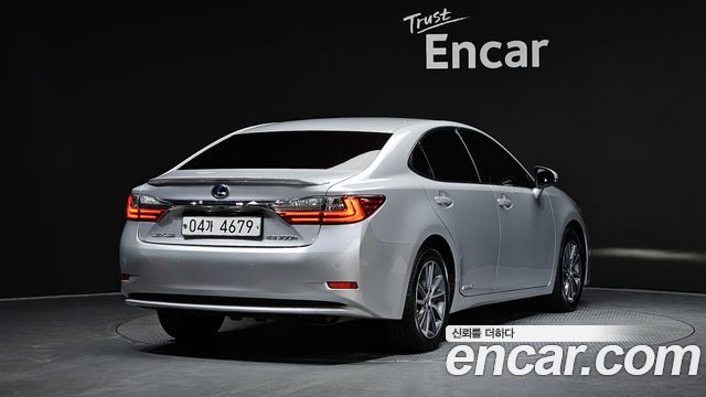 Lexus ES300h Supreme XV60 2017 — фото 2