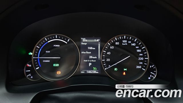Lexus ES300h Supreme XV60 2017 — фото 8