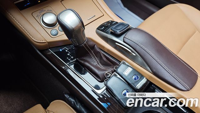 Lexus ES300h Supreme XV60 2017 — фото 9