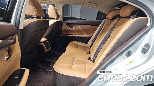 Lexus ES300h Supreme XV60 2017 — фото 12