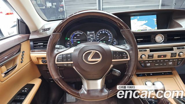 Lexus ES300h Supreme XV60 2017 — фото 13
