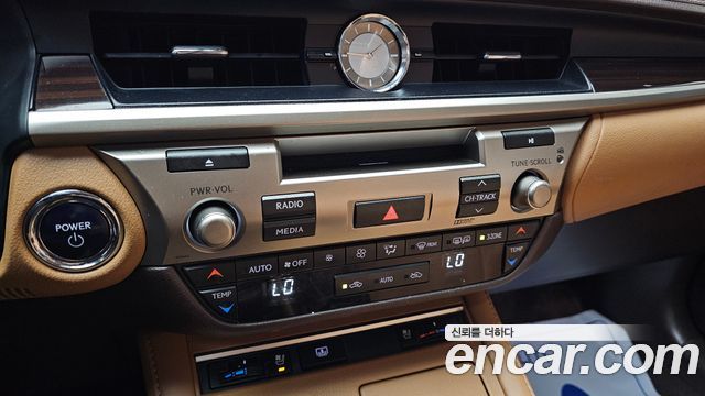 Lexus ES300h Supreme XV60 2017 — фото 19