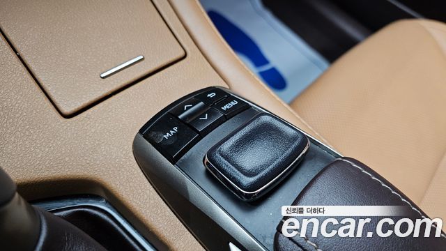 Lexus ES300h Supreme XV60 2017 — фото 20