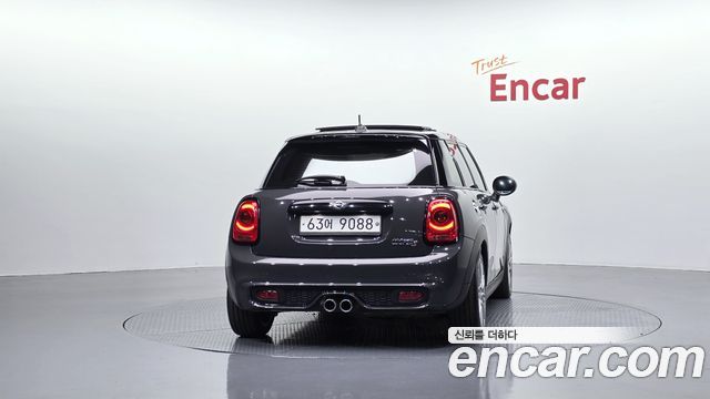 MINI Cooper S 5Door Standard 3rd 2015 — фото 4