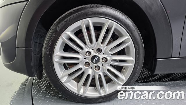 MINI Cooper S 5Door Standard 3rd 2015 — фото 5