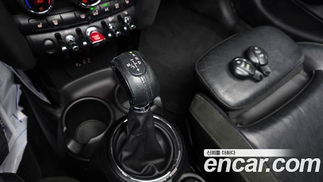 MINI Cooper S 5Door Standard 3rd 2015 — фото 9